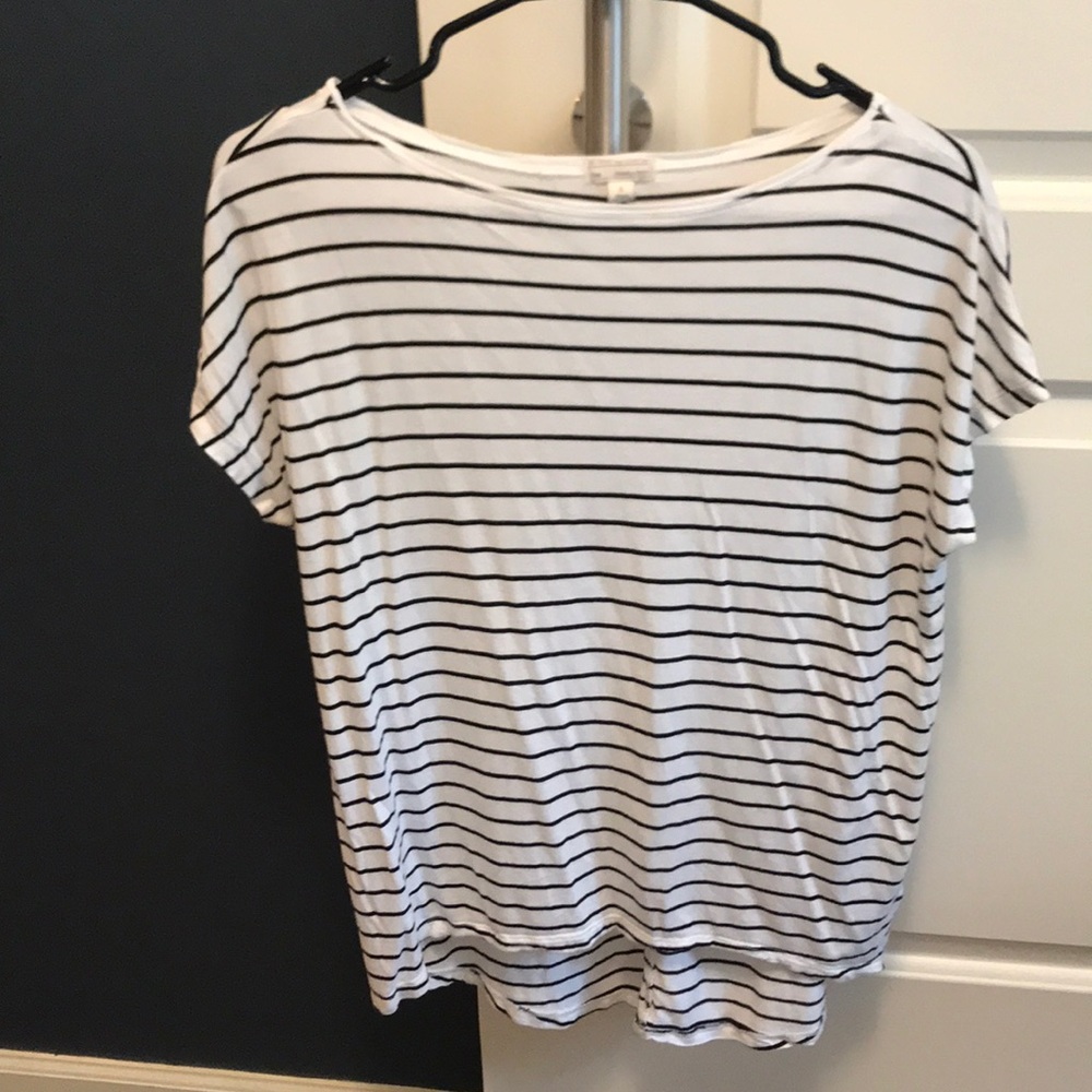 Gap short sleeve black and white top